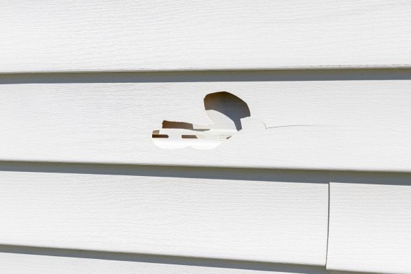 Cost of White Vinyl Siding Repair in La Crosse