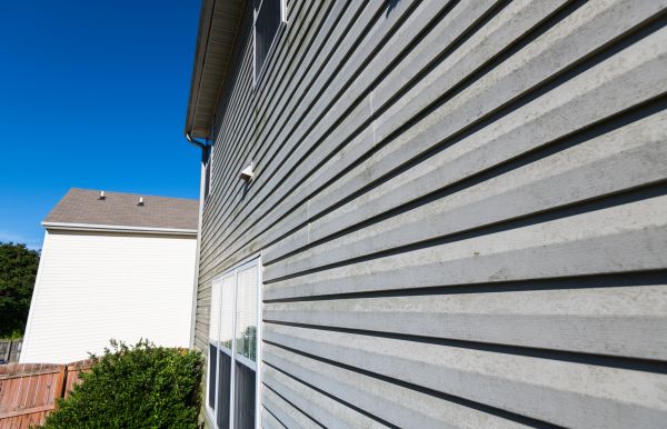 Cost of Vinyl Siding Panel Replacement in La Crosse